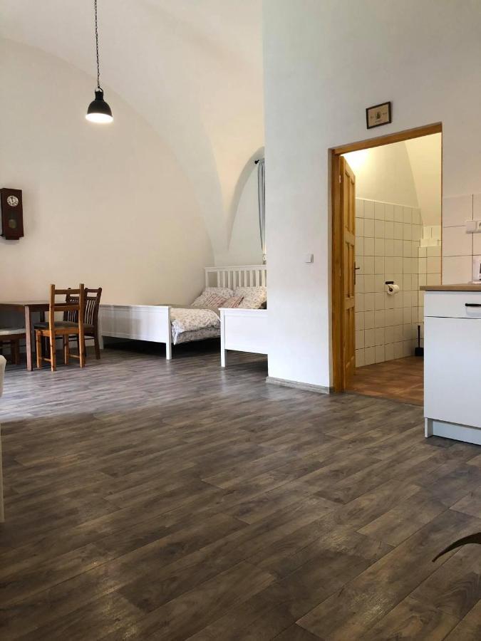 Penzion A Hospoda Na Statku Hluboka nad Vltavou Exterior photo